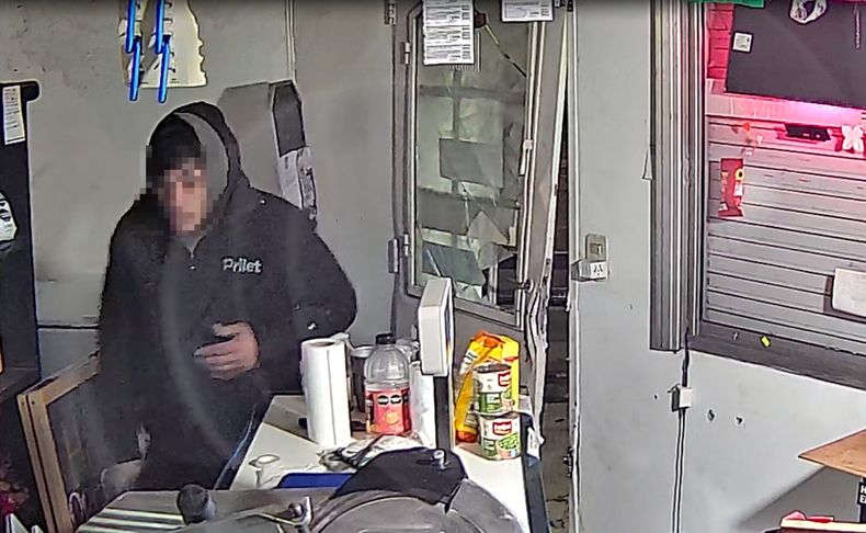 El detenido quedó filmado por las cámaras de seguridad.