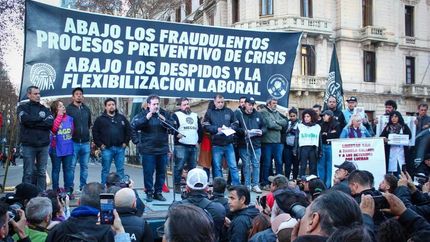 El secretario general del SUTNA, Alejandro Crespo, encabeza el acto.