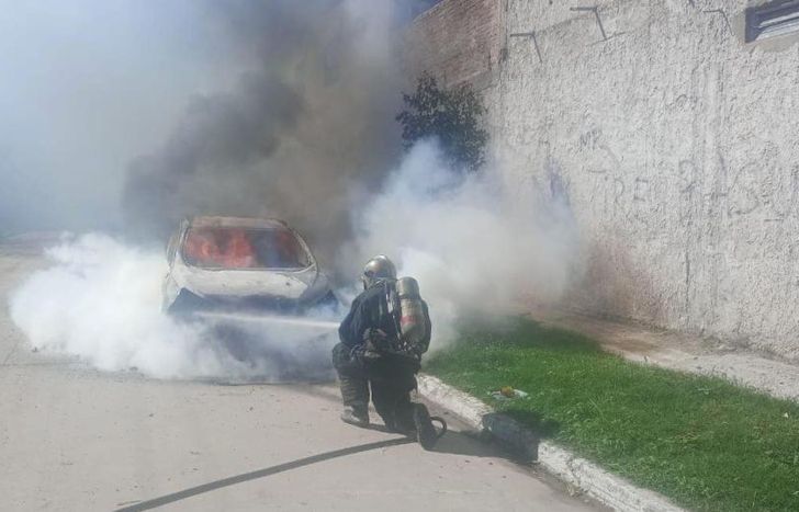 Una dotación de los Bomberos de Lomas intervino en el lugar.