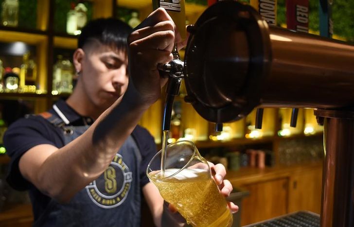 La cerveza artesanal es uno de sus productos estrellas en la carta.