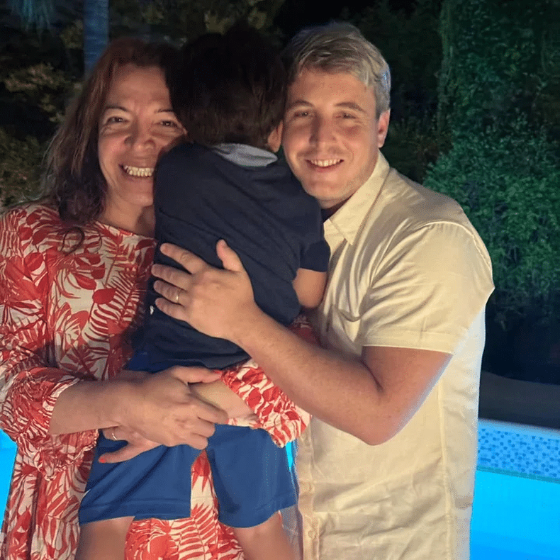 Lizy Tagliani con su esposo y su hijo. 