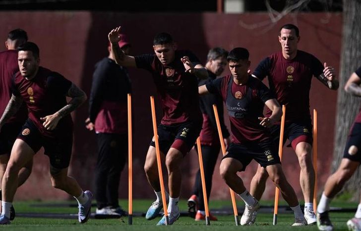 El DT de Lanús busca refuerzos importantes