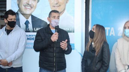 Durante la inauguración de una unidad básica en Chingolo.