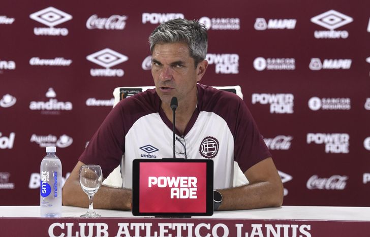 Mauricio Pellegrino explicó por qué Lanús guardó tantos jugadores contra Deportivo RIestra.&nbsp;