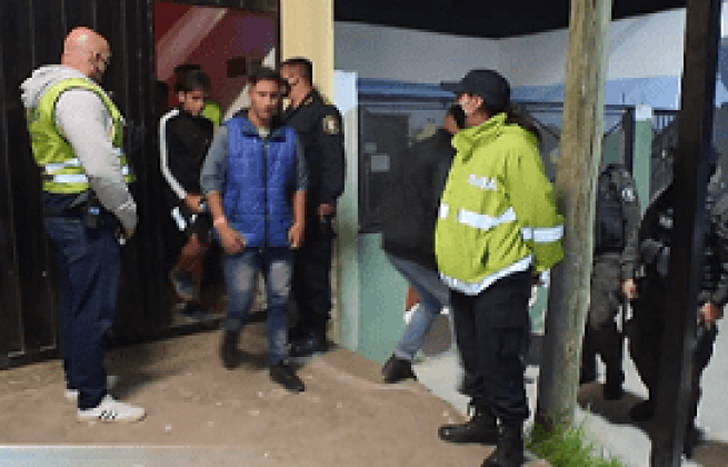 En el lugar había alrededor de 250 jóvenes.