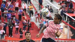 Cabezazo al gol de Mauricio Asenjo.