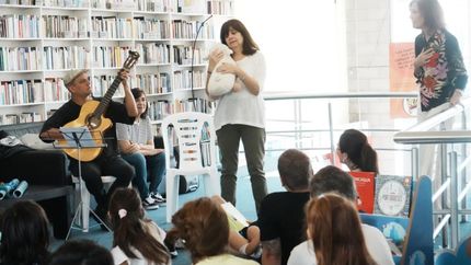 Los participantes van a compartir lecturas, cuentos y canciones.