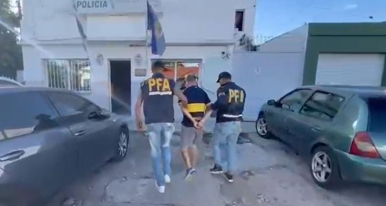 La detenci&oacute;n del &uacute;ltimo pr&oacute;fugo por la emboscada mortal en Temperley.