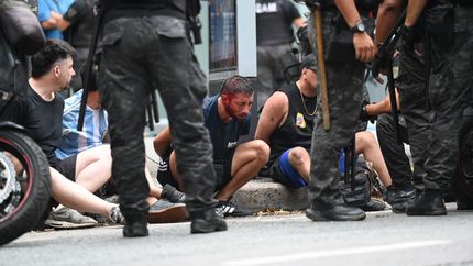 Fuerte represión a manifestantes contra la reforma laboral en el Congreso.