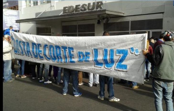 “Con el barrio pedimos que se lleven a cabo las obras de cableado subterráneo como en otros lugares”, remarcó beatriz michel, vecina de la calle saladillo.