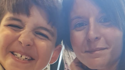 Natalia Ciak junto a su hijo, Joaquín.