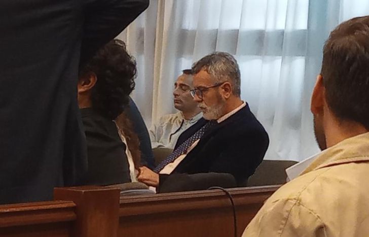 Roberto Fernández junto a Marcelo Villalba, uno de los imputados.