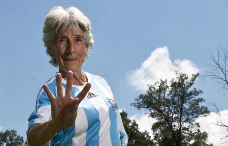 Elba Selva le metió cuatro a Inglaterra, en México.