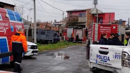 Emergencias Lomas, Defensa Civil, Bomberos y Policía trabajando en el lugar.