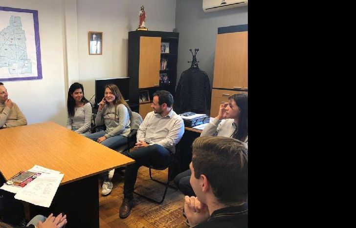 viñuales y pi dote se reunieron con alumnos premiados en 2017.