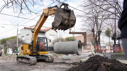 En Banfield repavimentan calles y mejoran la red cloacal.