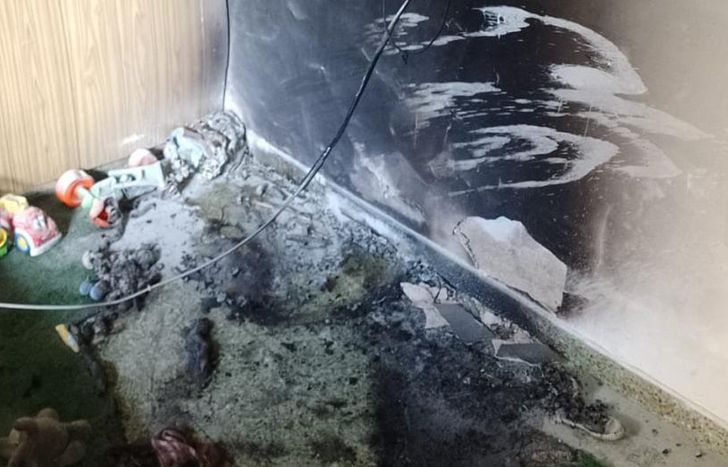 El incendio afectó una de las habitaciones de la casa.