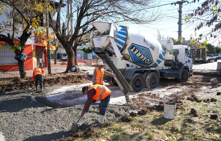 El Plan Integral de Bacheo llega a los distintos barrios de Lomas.