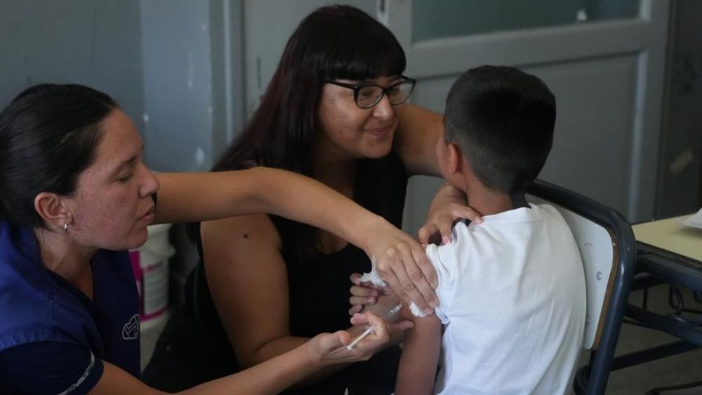 Los profesionales atienden a vecinos de todas las edades.