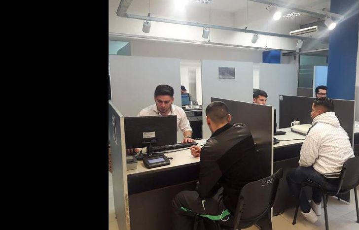 la oficina cuenta con todas las comodidades para la atención al público.