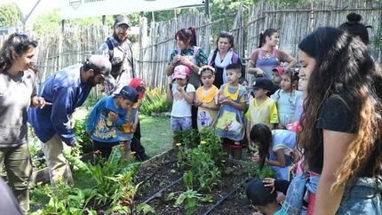 El Municipio también organiza talleres de huerta para escuelas y vecinos.