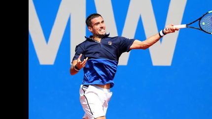 tres argentinos arrancan en el cesped de londres