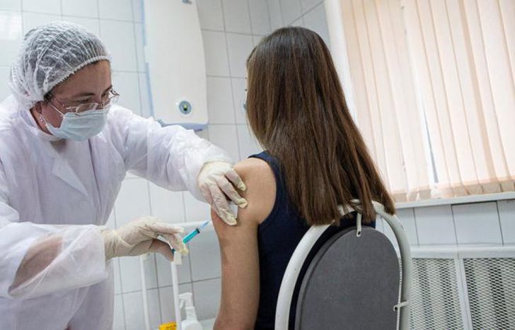 El personal de salud será el primero en recibir las dosis.