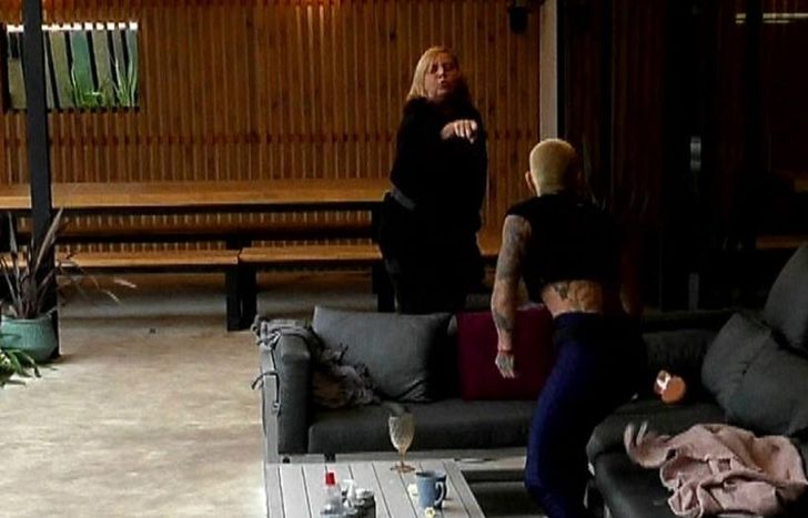 Virginia y Furia, a puro insulto.