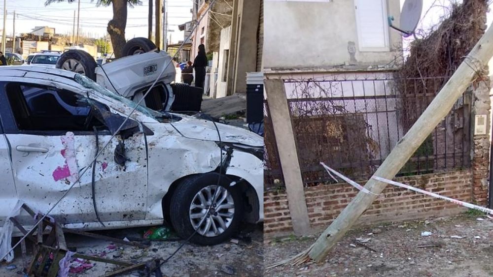 Además de embestir a la ciclista, chocó con un auto estacionado y derribó un poste.
