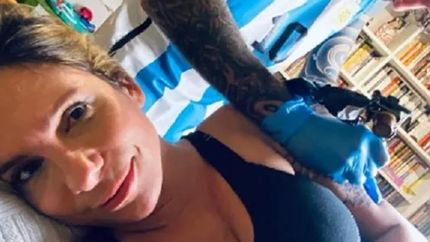 angela lerena cumplio su promesa y se tatuo la copa del mundo