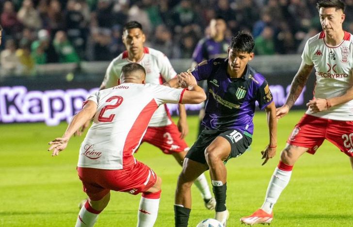 La pisa González, uno de los mejores de Banfield.