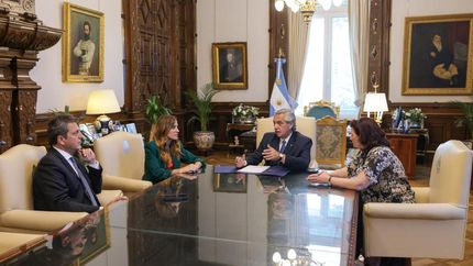 Sergio Massa, Victoria Tolosa Paz, Alberto Fernández y Kelly Olmos.