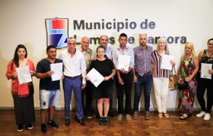 los vecinos invierten el dinero en maquinarias o herramientas para sus empresas o comercios.