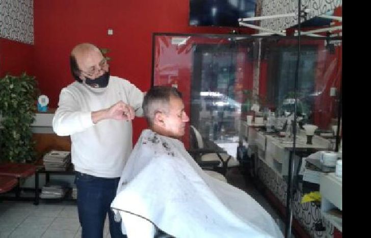 Los hombres pidieron recortes.