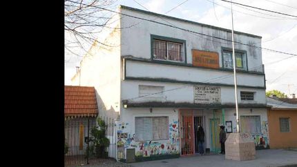 cuando se inauguró, la sociedad de fomento se llamaba unión vecinal, pero debieron cambiarle el nombre con la llegada de la dictadura del ‘76 y la prohibición de la palabra “unión”.