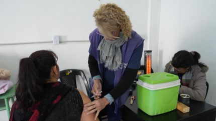 Siguen fortaleciendo la vacunación de calendario y antigripal.