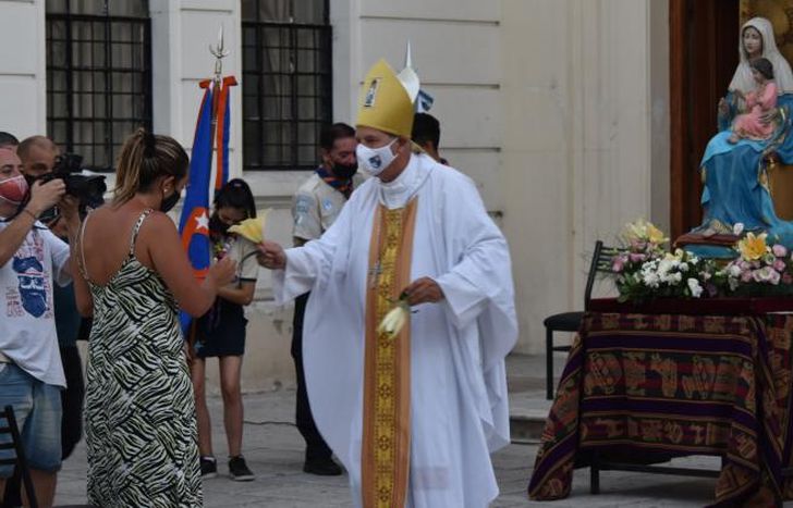 Lugones junto a la intendenta interina Marina Lesci.