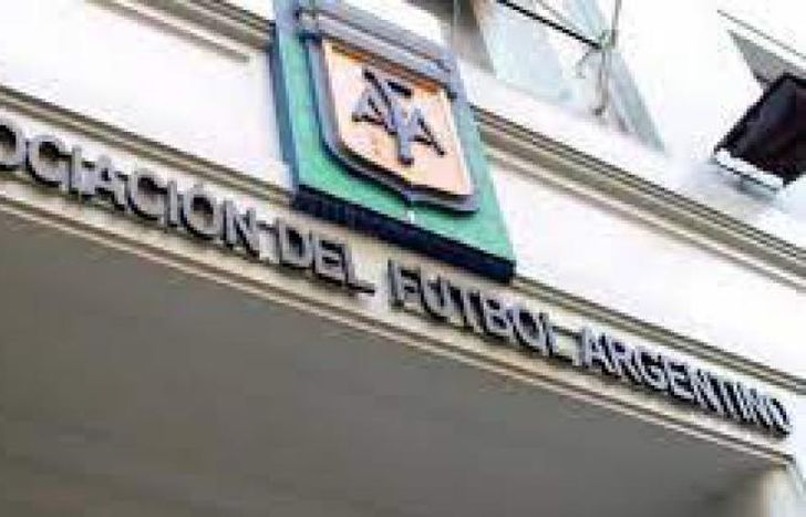 La Comité Ejecutivo tomó la decisión.