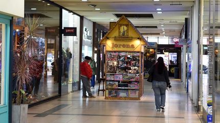 Falleció Tito, kiosquero de la Galería Oliver, y sus amigos lo recordaron con mucha emoción.