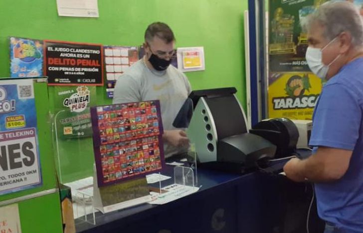 Guillermo es la tercera generación que atiende el local.