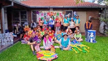 El personal de Betania Turdera junto a los padres de los chicos que asisten al lugar, comprometidos con la causa. El personal de Betania Turdera junto a los padres de los chicos que asisten al lugar, comprometidos con la causa.