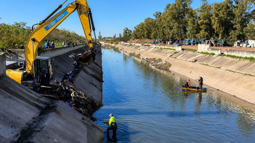 La limpieza de arroyos en Lomas es clave para mejorar el escurrimiento del agua.