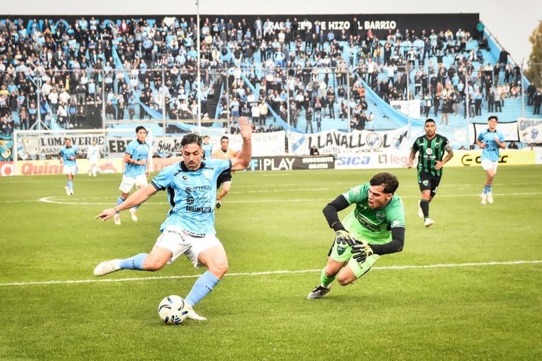 Gabriel Hauche marca el primero de Temperley.