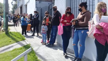 Bajo un estricto protocolo. Bajo un estricto protocolo.