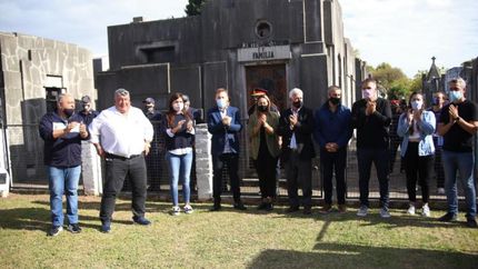 Este viernes se hizo un homenaje en el Panteón del Cementerio.