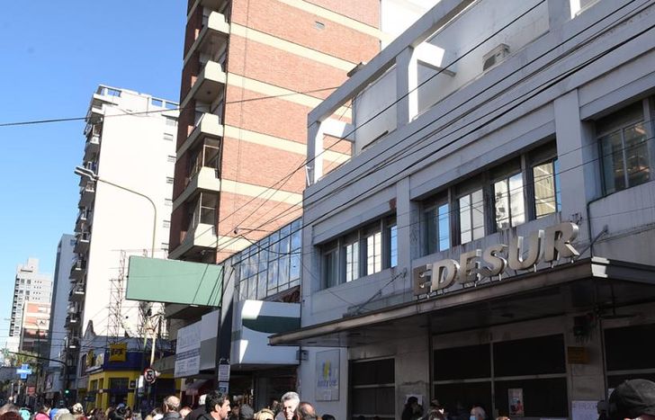 La oficina está en Hipólito Yrigoyen 9071.