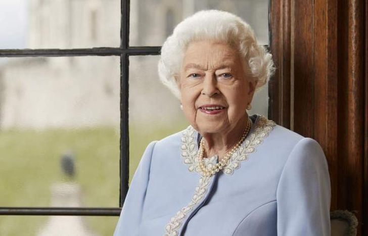 La sucederá su hijo Carlos.