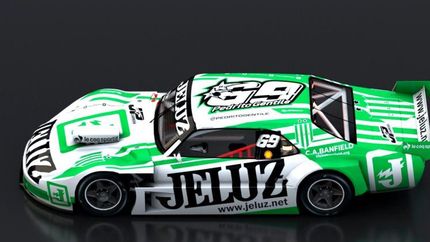 La Chevy de Gentile, ploteada con el club de sus amores.