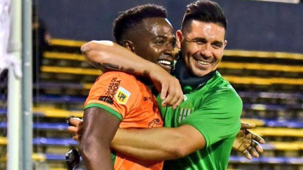 Cuero marcó el cuarto en Rosario tras una corrida espectacular.