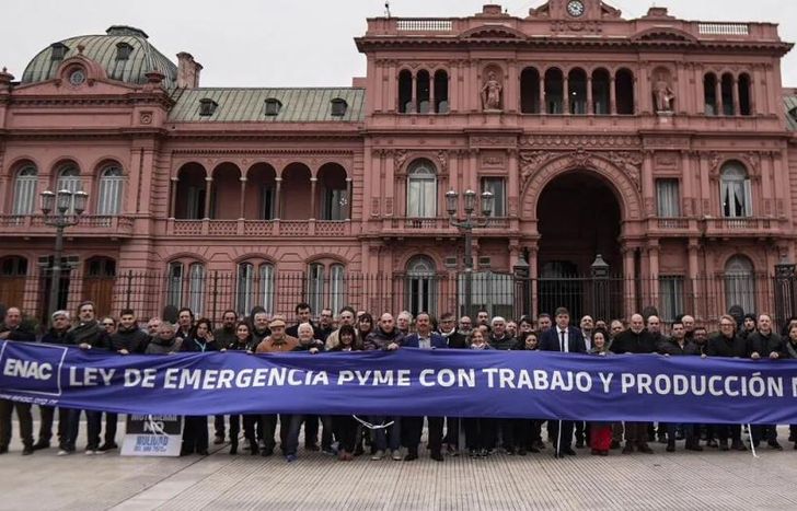 Protesta de las pymes en Casa Rosada contra el Gobierno de Javier Milei.